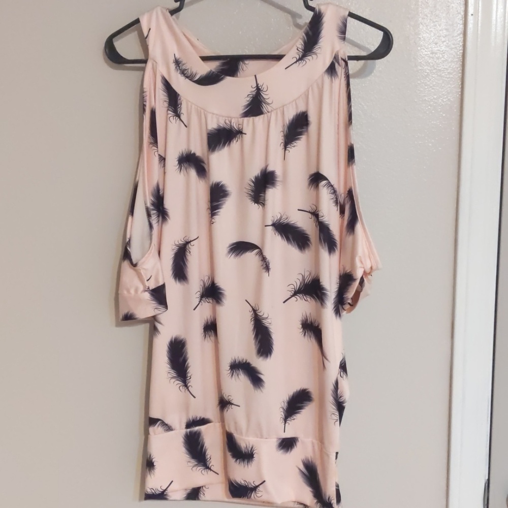 Feather open shoulders top